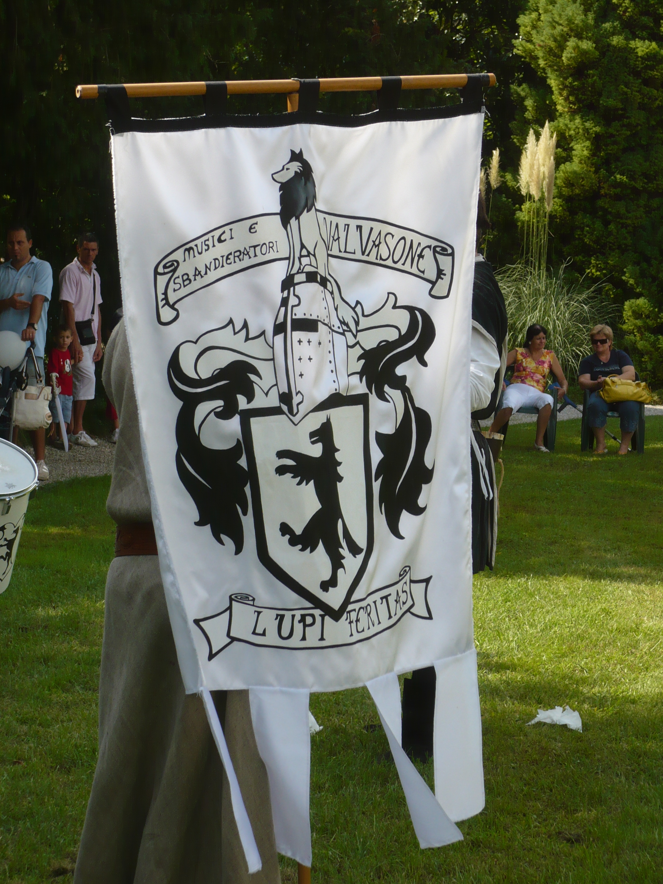Gruppo Sbandieratori e Musici Lupi Feritas